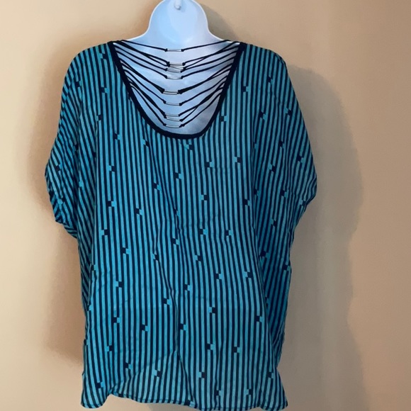 New Tower Size M Striped Short Sleeve Top - Picture 5 of 8